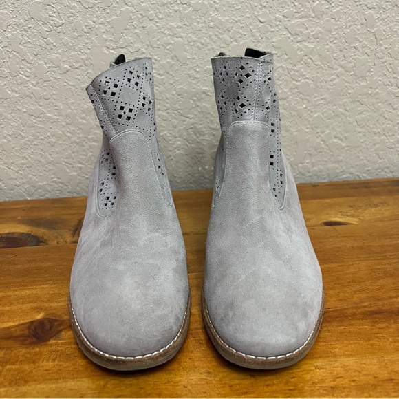 Cole Haan Jayne Lassercut Bootie Womens 7 B gray suede bootie - Picture 3 of 11